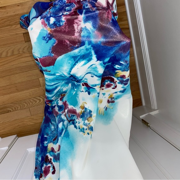Sexy White & Blue Floral Pattern Open Back Evening Gown - Picture 7 of 8